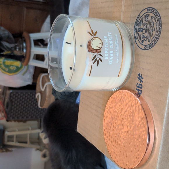 B&BW Hometown Sugar Cookie Candle - Picture 2 of 4